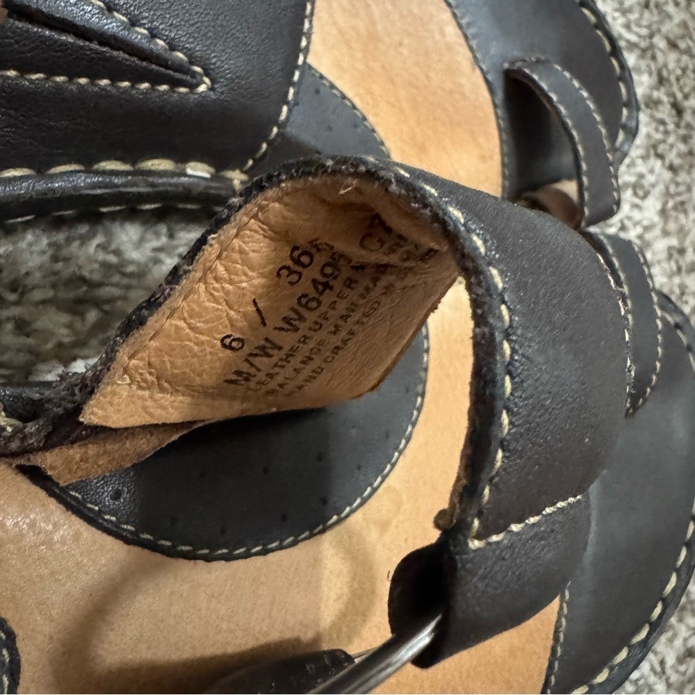 Born Brown and Tan Women's Sandals Size 6 Wide Feet - Picture 2 of 9